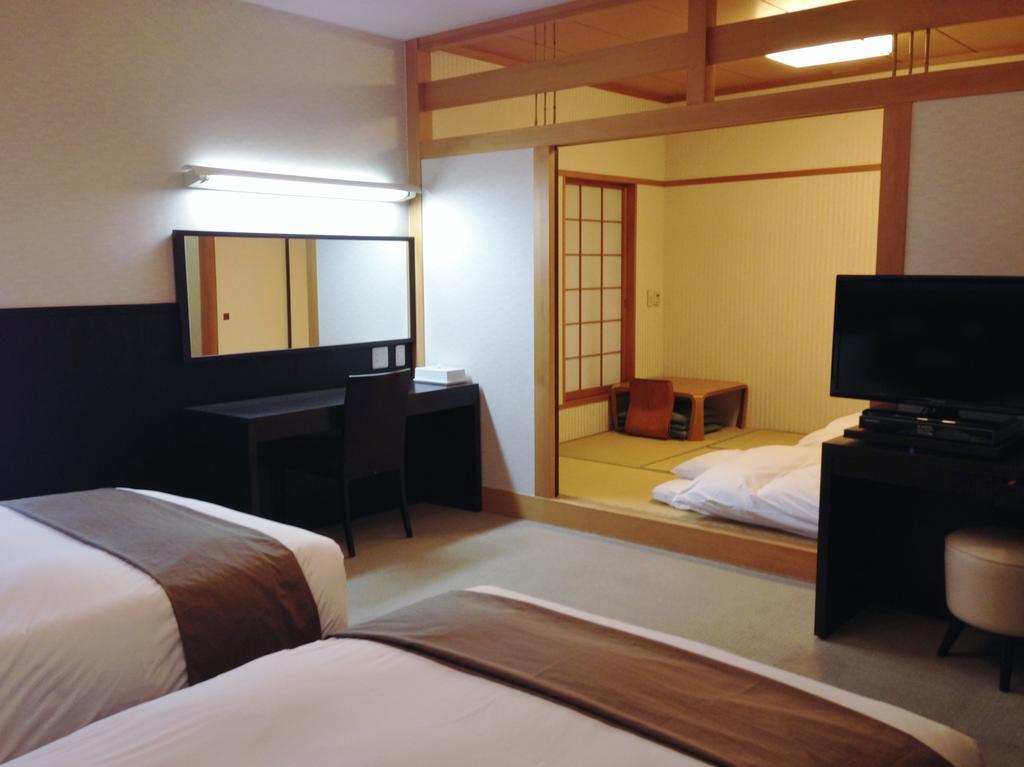 Sunplaza Seasons Hotel Nagoya Bagian luar foto